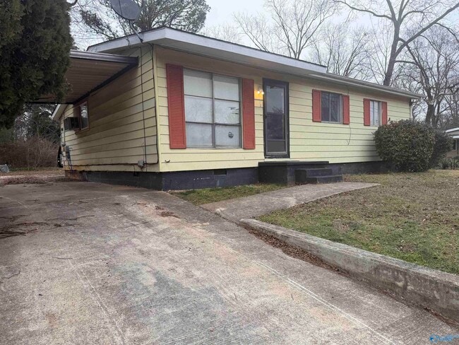 702 Mastin Lake Rd NE