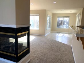 540 W Deerwood Ln in Tracy, CA - Building Photo - Building Photo