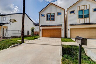 2115 Esther Dr in Houston, TX - Building Photo - Building Photo