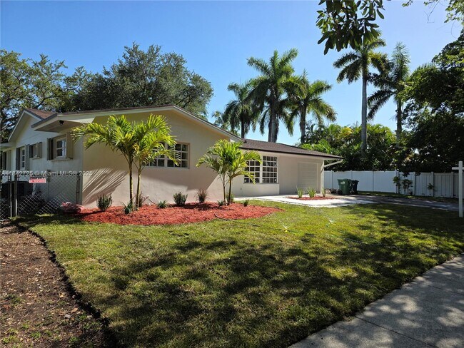 13920 Kendale Lakes Blvd in Miami, FL - Building Photo - Building Photo