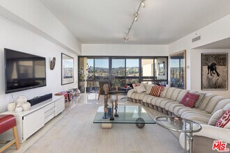 10445 Wilshire Blvd in Los Angeles, CA - Building Photo - Building Photo