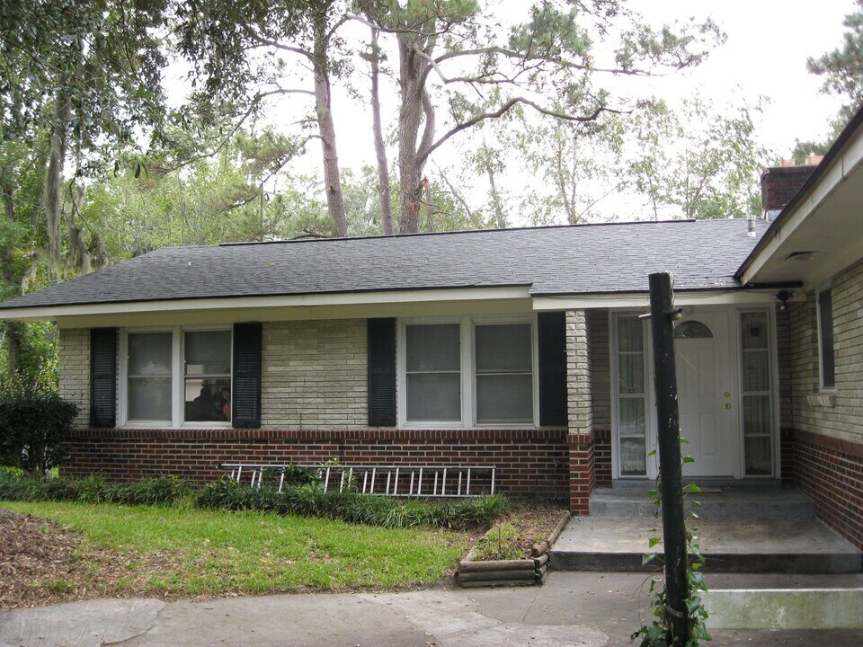 5 Leach Dr in Savannah, GA - Building Photo