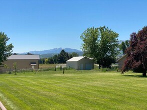 7299 E 1450 N in Huntsville, UT - Building Photo - Building Photo