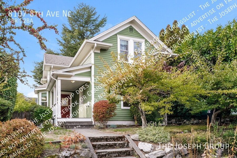 8107 8th Ave NE in Seattle, WA - Building Photo