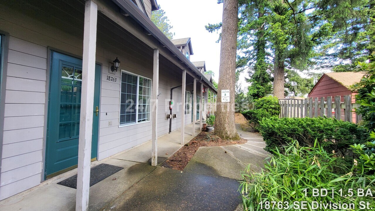 18763 SE Division St in Gresham, OR - Building Photo