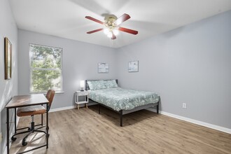 6850 Thistle Hill Way in Austin, TX - Foto de edificio - Building Photo