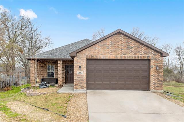 300 E Pine St in Forney, TX - Building Photo