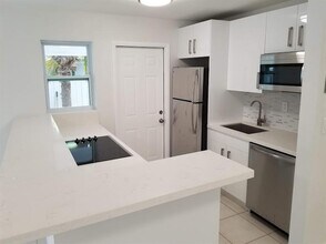 2410 NE 4th St in Pompano Beach, FL - Building Photo - Building Photo