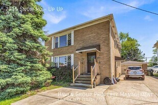 2915 Snow Rd in Parma, OH - Building Photo