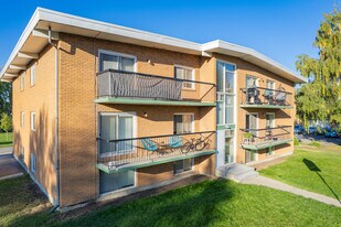3011 Blakiston Dr NW in Calgary, AB - Building Photo