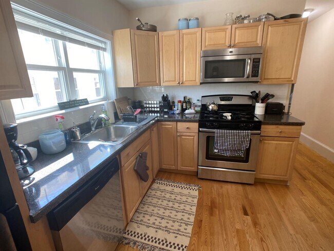 24 Willard Ave, Unit 1