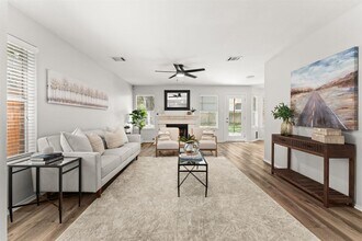 1401 Wheatfall Ln in Austin, TX - Foto de edificio - Building Photo