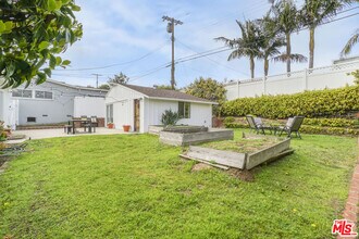 7323 W 90th St in Los Angeles, CA - Building Photo - Building Photo