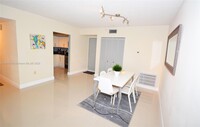 919 Hillcrest Dr, Unit 415 in Hollywood, FL - Foto de edificio - Building Photo