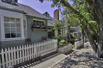 3025 Hollycrest Dr in Los Angeles, CA - Building Photo - Building Photo