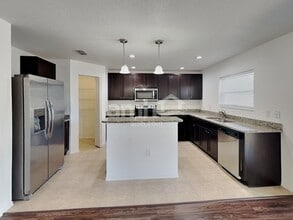 10920 Pond Pine Dr in Riverview, FL - Foto de edificio - Building Photo