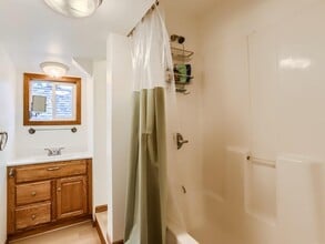2633 Grand St NE, Unit 2 in Minneapolis, MN - Building Photo - Building Photo