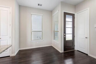 5021 Lehman Oaks Dr in Houston, TX - Building Photo - Building Photo