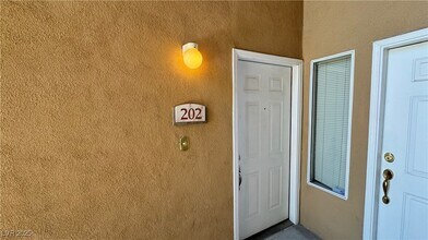 8720 Red Brook Dr in Las Vegas, NV - Building Photo - Building Photo