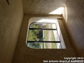 600 Monticello Ct in San Antonio, TX - Foto de edificio - Building Photo