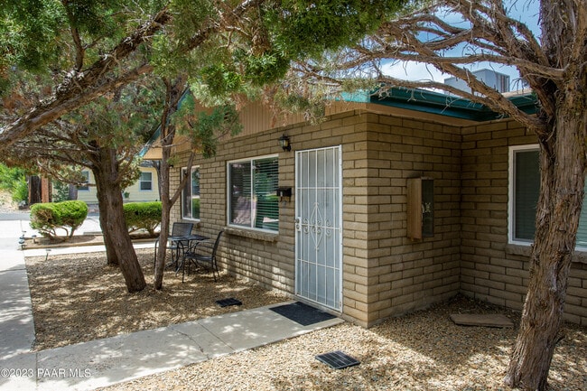 property at 142 S Rush St