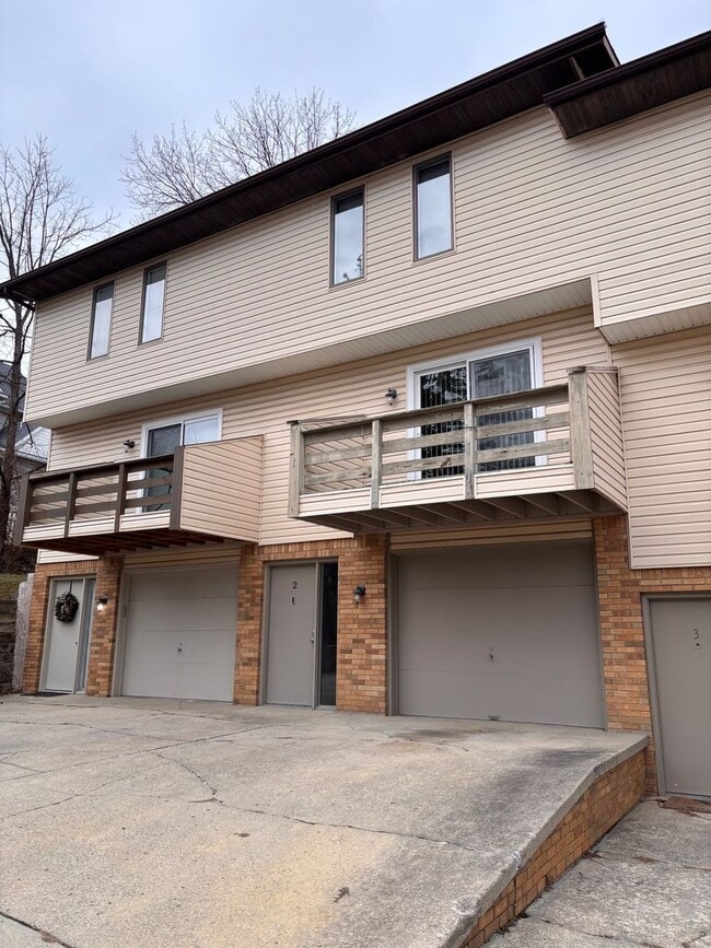 1329 Headlee Ave in Morgantown, WV - Building Photo - Building Photo