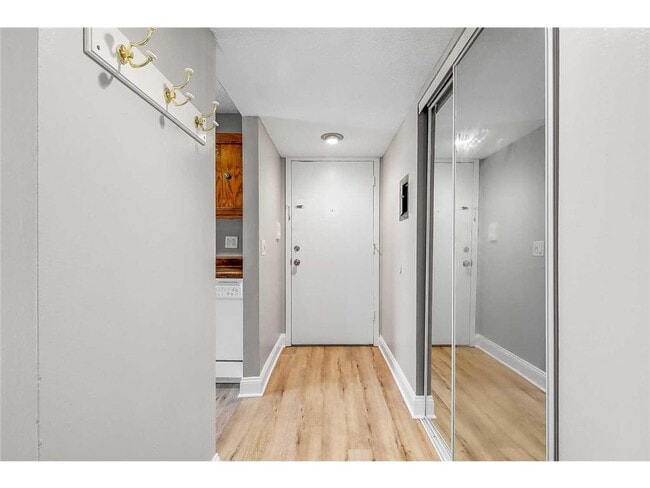 831 Old Settlers Trail in Hopkins, MN - Building Photo - Building Photo