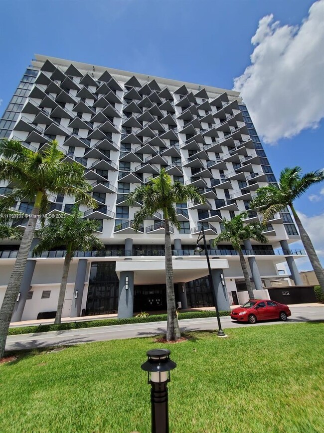 5252 NW 85th Ave in Doral, FL - Building Photo - Building Photo