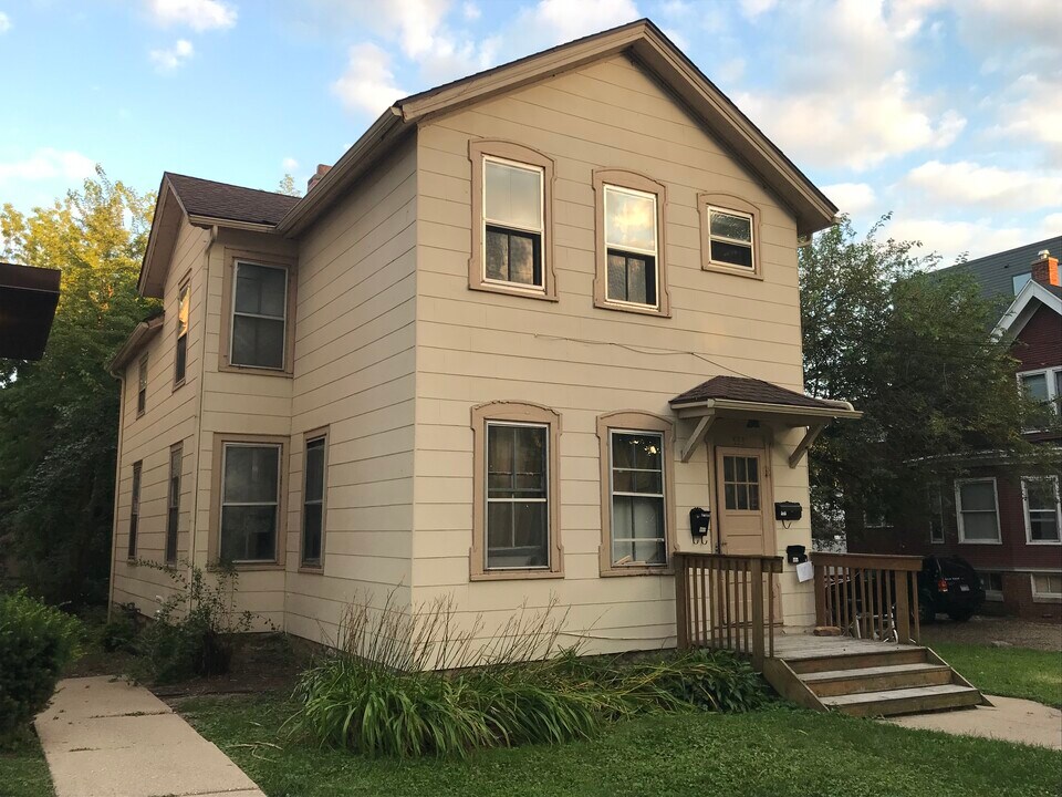 533 W Doty St in Madison, WI - Building Photo