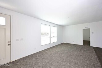 13004 N 19th Pl in Phoenix, AZ - Foto de edificio - Building Photo