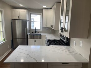 824 E Hampton Rd in Whitefish Bay, WI - Building Photo - Building Photo