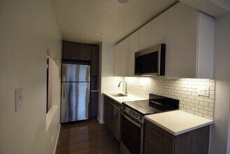 19 Peterborough St, Unit 17 in Boston, MA - Building Photo - Building Photo