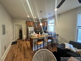 719 Parker St, Unit 2B Apartamentos