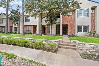 2428 Bering Dr in Houston, TX - Foto de edificio - Building Photo