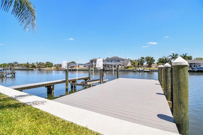 3913 Fontainebleau Dr in Tampa, FL - Building Photo - Building Photo