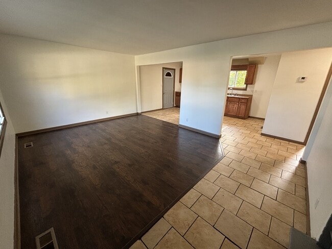 5225 W 4th Ave in Gary, IN - Building Photo - Building Photo