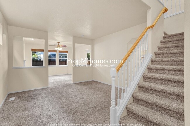 1762 SE Gerhard Dr in Hillsboro, OR - Foto de edificio - Building Photo