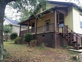 28 Circle St in Taylors, SC - Building Photo