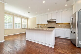 123 Overbrook in Irvine, CA - Building Photo - Building Photo