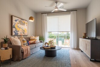 Broadstone Baybrook in Webster, TX - Foto de edificio - Interior Photo