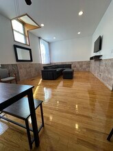 1521 W Walton St, Unit #2 in Chicago, IL - Foto de edificio - Building Photo
