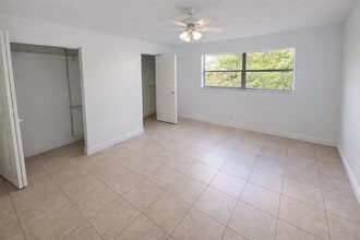5332 NE 6th Ave, Unit G12 in Fort Lauderdale, FL - Building Photo - Building Photo