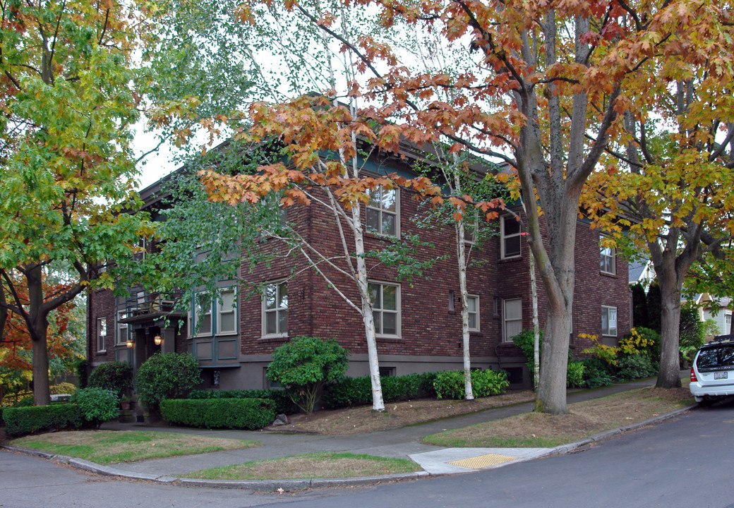 Maywood in Seattle, WA - Building Photo