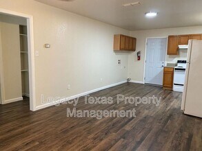 1719 Short St in Cleburne, TX - Building Photo - Building Photo