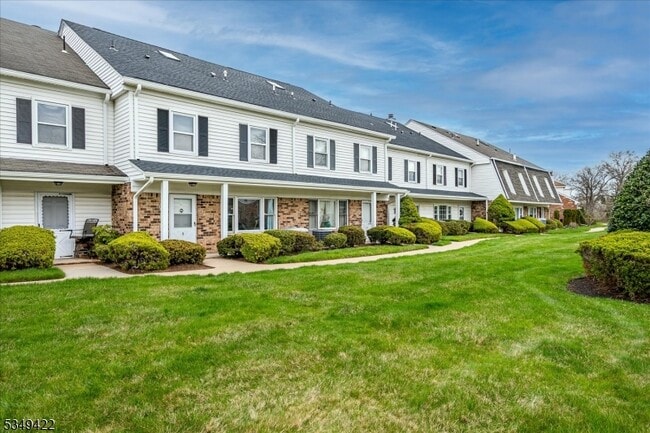 9 Yarmouth Ct in Scotch Plains, NJ - Building Photo - Building Photo