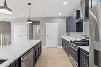 7428 N Rogers Ave in Chicago, IL - Foto de edificio - Building Photo