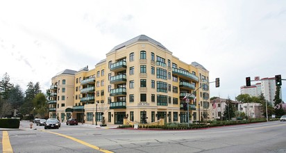 Versailles in San Mateo, CA - Foto de edificio - Building Photo