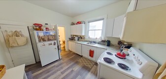 1031 Pierre St in Manhattan, KS - Building Photo