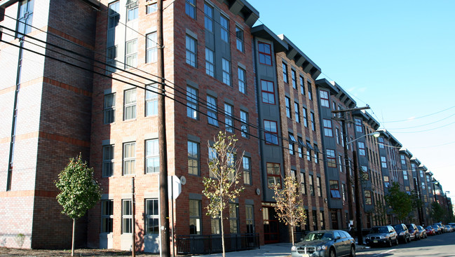 Huntington Condominiums in Hoboken, NJ - Building Photo - Building Photo