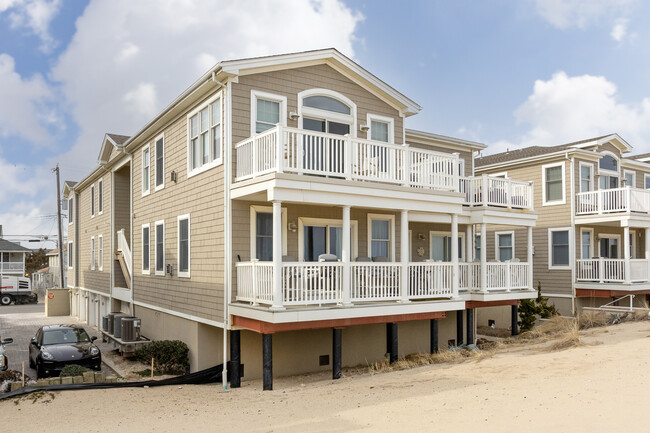 239 Beachfront in Manasquan, NJ - Foto de edificio - Building Photo